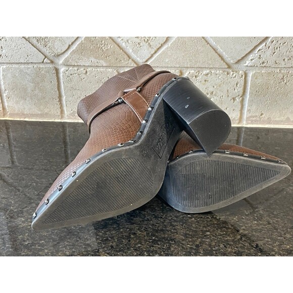 CHARLES BY CHARLES DAVID Decker Embossed brown Boots booties heels size 5 - Picture 5 of 7